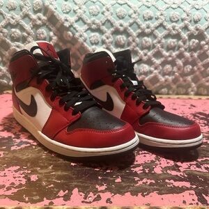 Nike Air Jordan 1 Mid Chicago Black Toe Sz 11.5